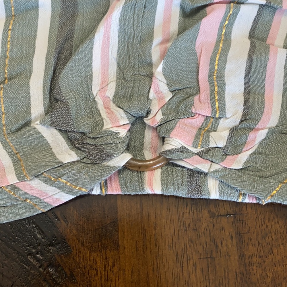 Flutter sleeve hem top - Picture 5 of 9